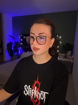 Chat soba uživo modela EmaSaenz