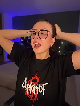 Živá chatovací místnost EmaSaenz