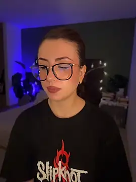 Živá chatovací místnost EmaSaenz