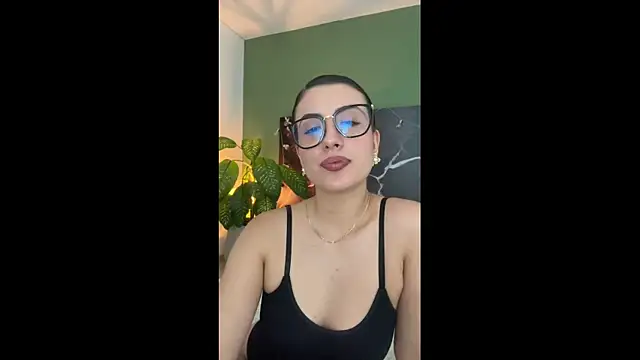 Živá chatovací místnost EmaSaenz