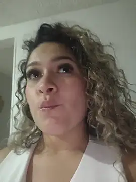 חדר צ'אט בשידור חי של Sara_smiiith211
