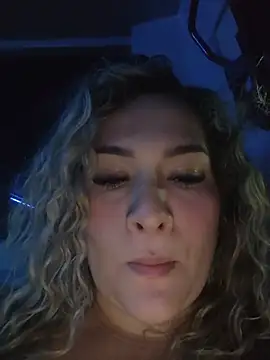 Sara_smiiith211's Live Chat Room