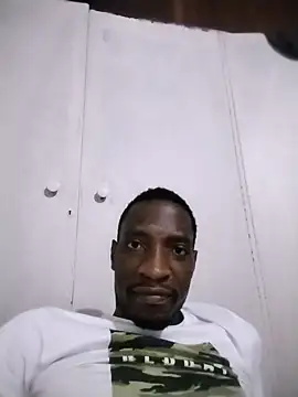 Hornymaster111 Live Chatraum