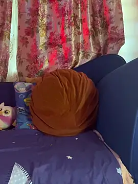 _Thirteen Adlı Modelin Canlı Sohbet Odası