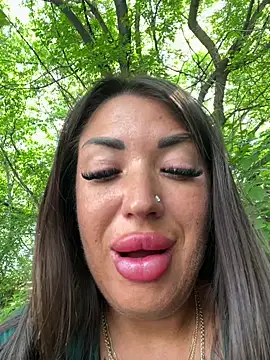RuslanaXX's Live Chat Room