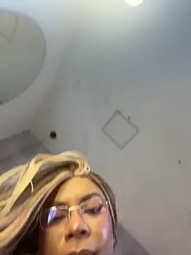 Nicolemorelli2 Adlı Modelin Canlı Sohbet Odası