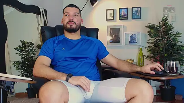 Seks show uživo modela HenryBenso na kameri