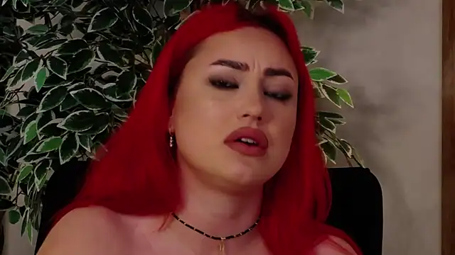 EmyHilton Adlı Modelin Canlı Sohbet Odası