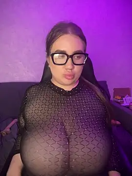 GabiBoobs Adlı Modelin Canlı Sohbet Odası