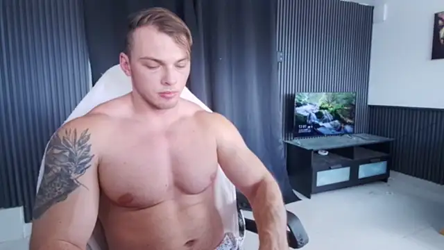 Seks show uživo modela YourHotGreg na kameri