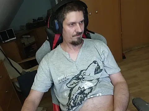 Seks show uživo modela DirtyDaviid na kameri