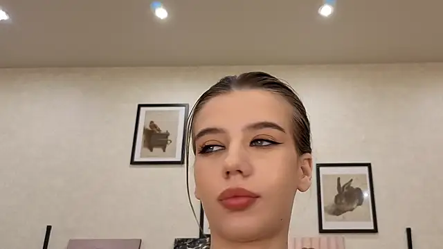 dolly_ll Adlı Modelin Canlı Sohbet Odası