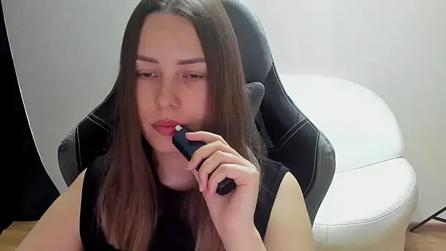 Mia_shy1's Live Chat Room