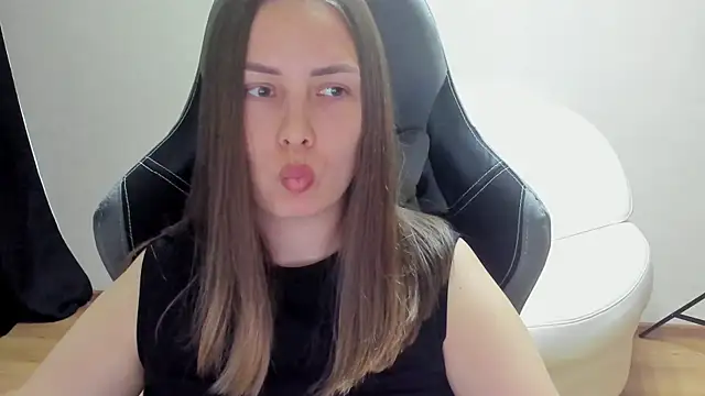 Mia_shy1 élő chatszobája