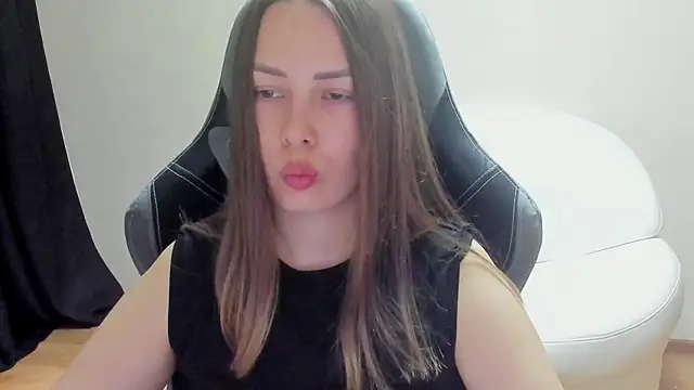 Mia_shy1 Adlı Modelin Canlı Sohbet Odası