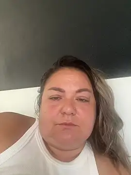 MikyVesela Adlı Modelin Canlı Sohbet Odası