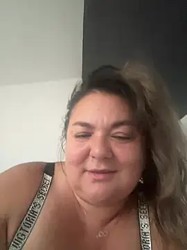 MikyVesela Live Chatraum