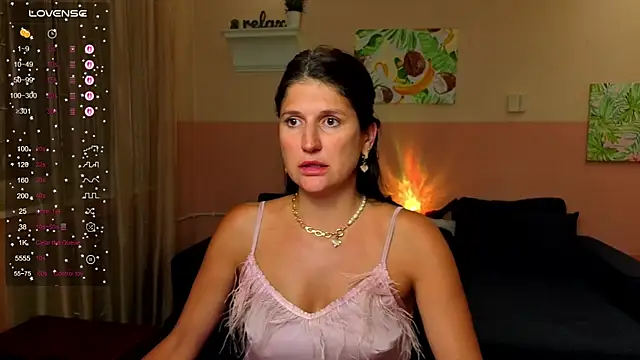 Alianna_Solo_Kisses' Live Chat Room