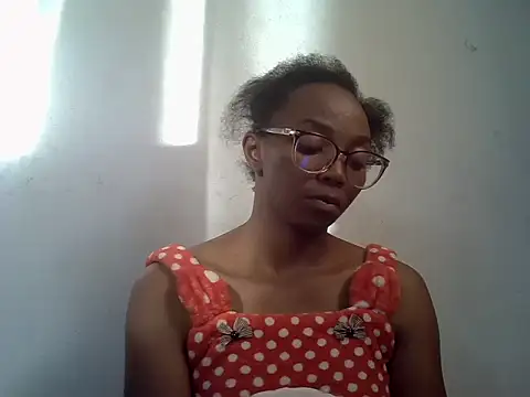 ElianeHot's Live Chat Room