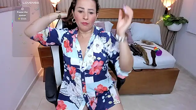 luciana_ballesteros_ Adlı Modelin Canlı Sohbet Odası