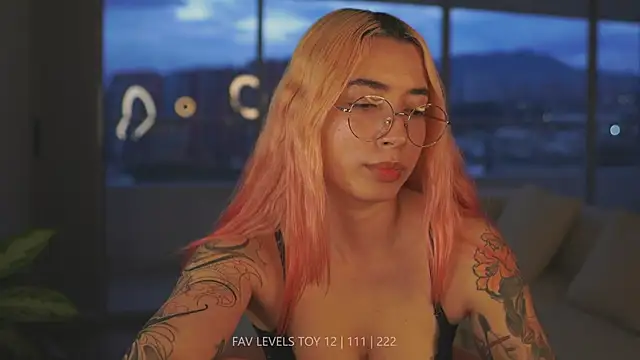 dearnina_ Adlı Modelin Canlı Sohbet Odası