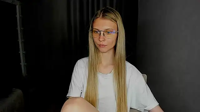 Živá chatovací místnost PhoebeMay
