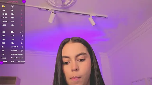 Aleejaa__ Adlı Modelin Canlı Sohbet Odası