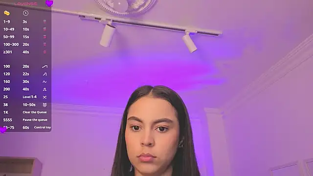 Aleejaa__ Adlı Modelin Canlı Sohbet Odası