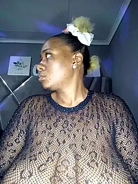 CocoBootyyy Adlı Modelin Canlı Sohbet Odası