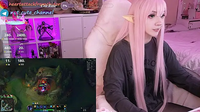 Živá chatovací místnost yourcutewaifu