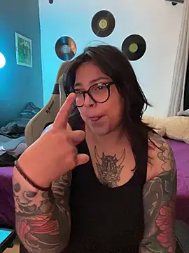 غرفة دردشة miacanela_xo المباشرة