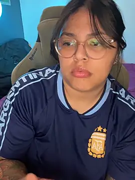 Živá chatovací místnost miacanela_xo