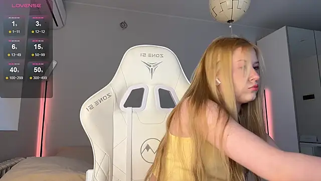 חדר צ'אט בשידור חי של Monikacutie