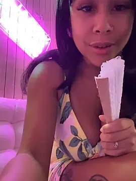 HaileyDiana live sex-cam show