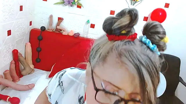 Chat soba uživo modela KINKYDONAXXXX