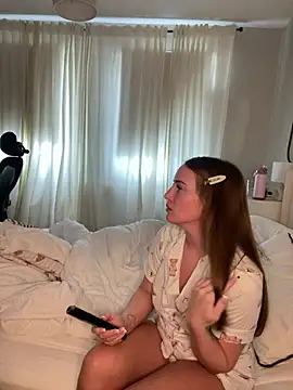 PetiteBrunettex20's Webcam Show