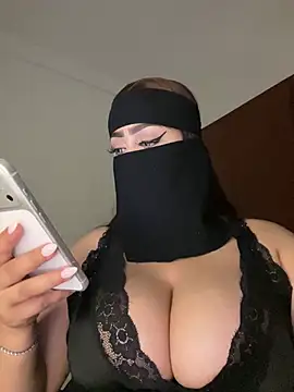 غرفة دردشة QueenDina777 المباشرة