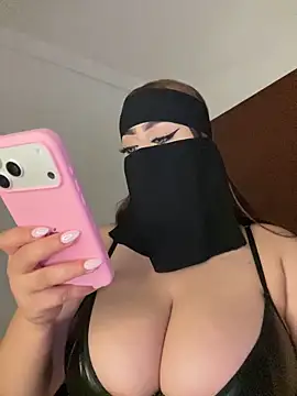 QueenDina777's Live Chat Room
