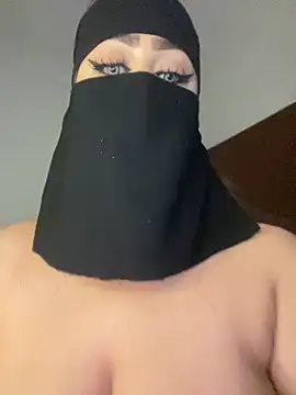 QueenDina777 чат на живо