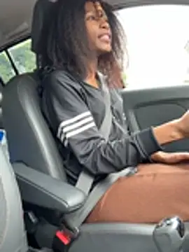 ShantelSexyYoungMilfie Live chatroom