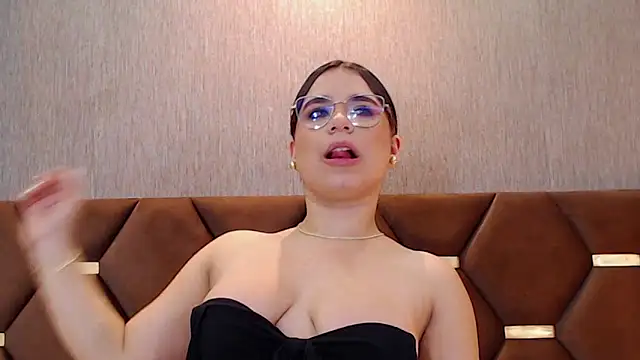 Živá chatovací místnost ThaniaJones