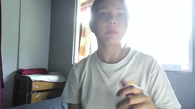 חדר צ'אט בשידור חי של linzeysmith4