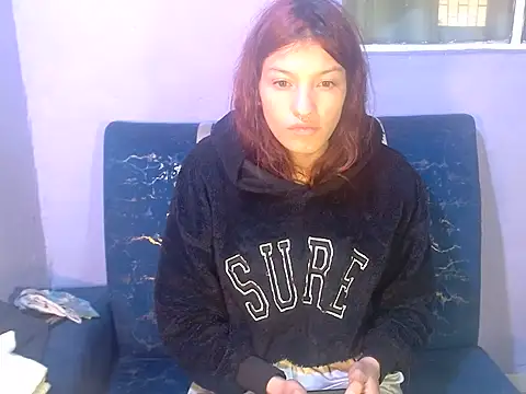 חדר צ'אט בשידור חי של Emma-Wilson