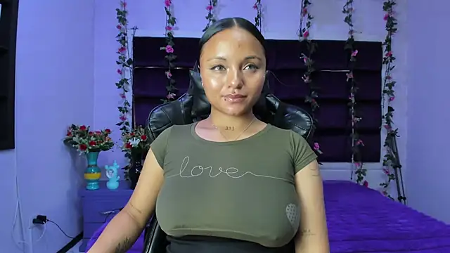sweelanna__ Adlı Modelin Canlı Sohbet Odası