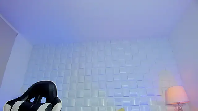 iris_torrez_'s Live Chat Room