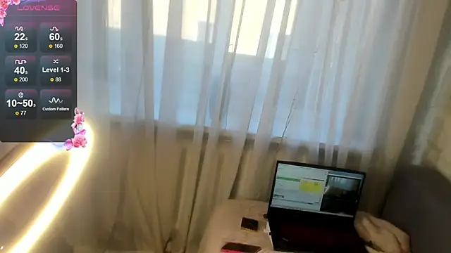 חדר צ'אט בשידור חי של JennyMeels
