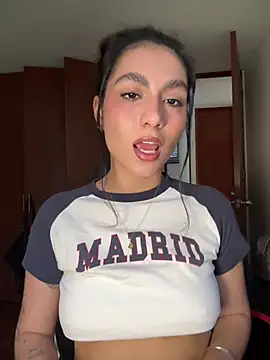 Dahian-peach Adlı Modelin Canlı Sohbet Odası