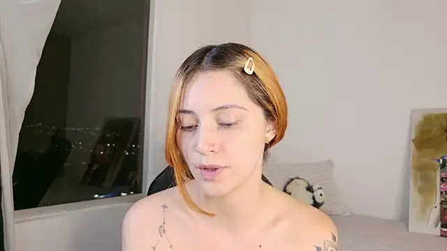 annie_mora Live chatroom