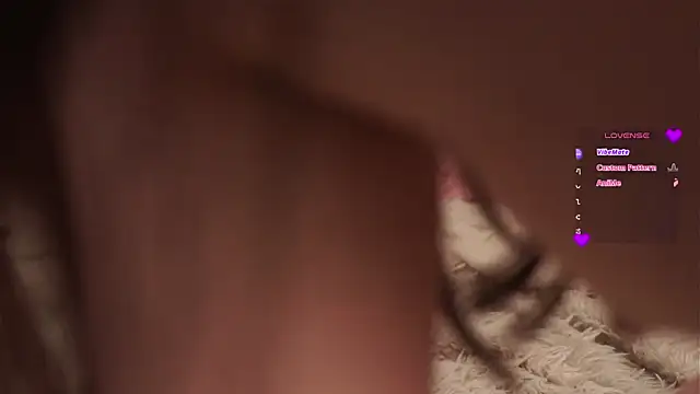 AmiLewis Adlı Modelin Canlı Sohbet Odası