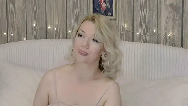 ClassyTinaa's Live Chat Room